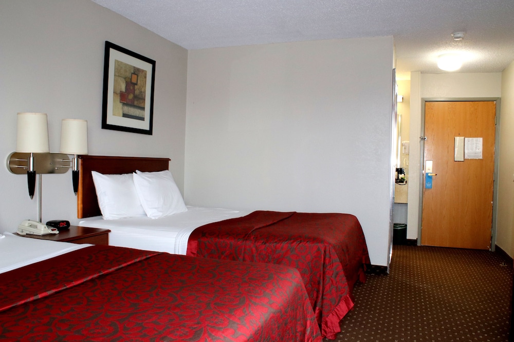 Days Inn Suites By Wyndham Bloomington Normal Il 6/45