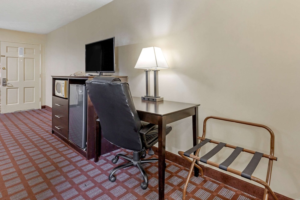 Econo Lodge Woodstock Shenandoah Valley I 81 23/30