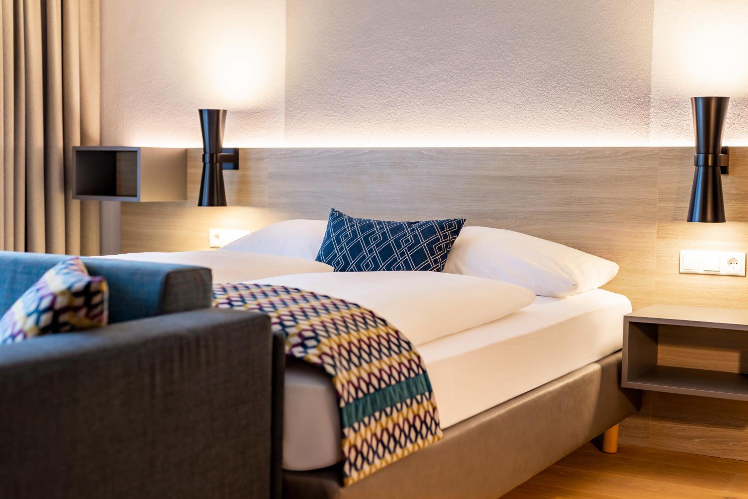 غرفة ديلوكس بسرير كوين مع أريكة، Parkhotel Maximilian Ottobeuren 9/10