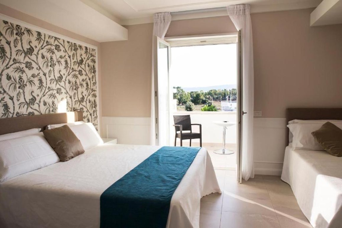 Bianco Riccio Suite Hotel 28/79