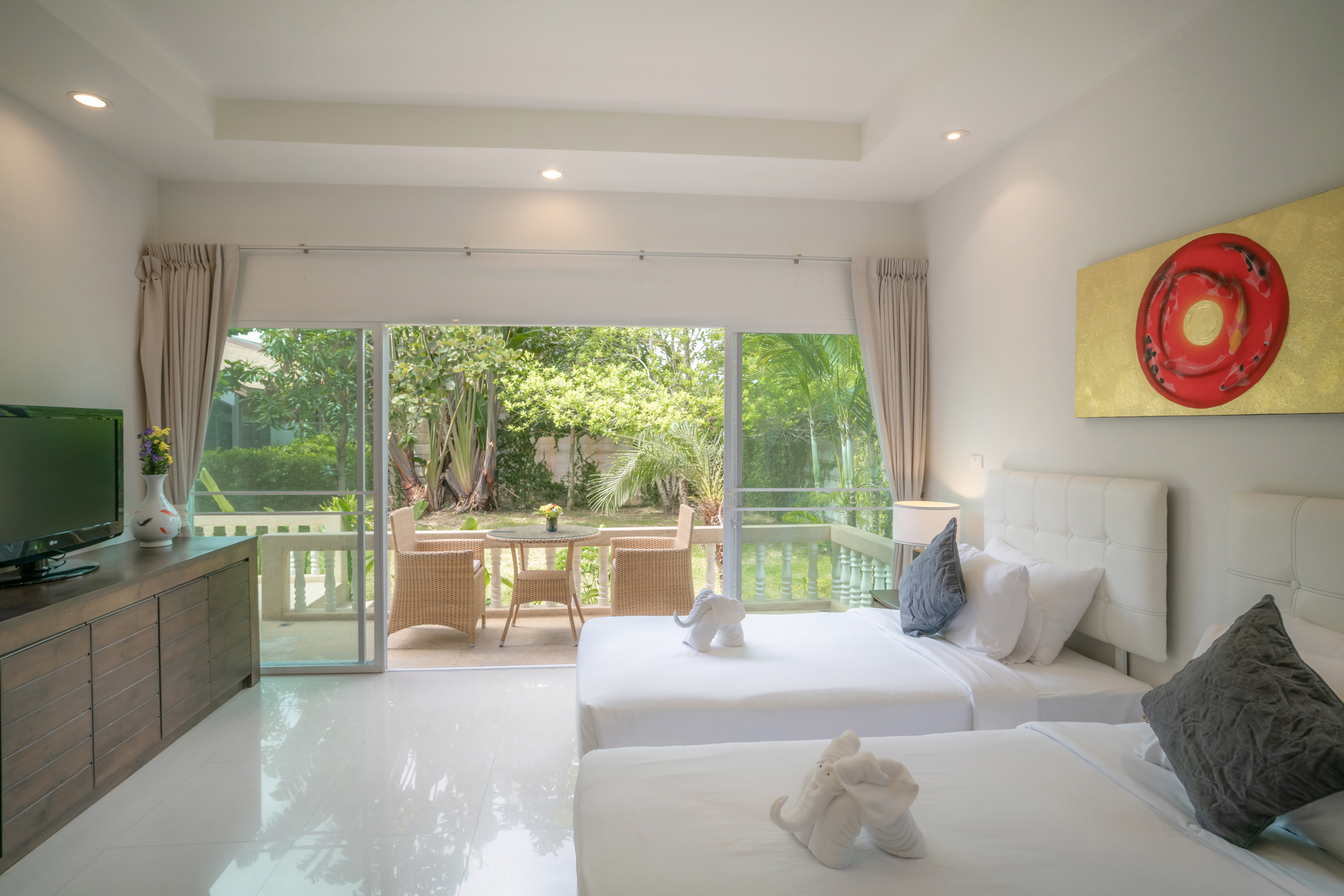 3 Bedrooms, Garden, Retreat, Villa