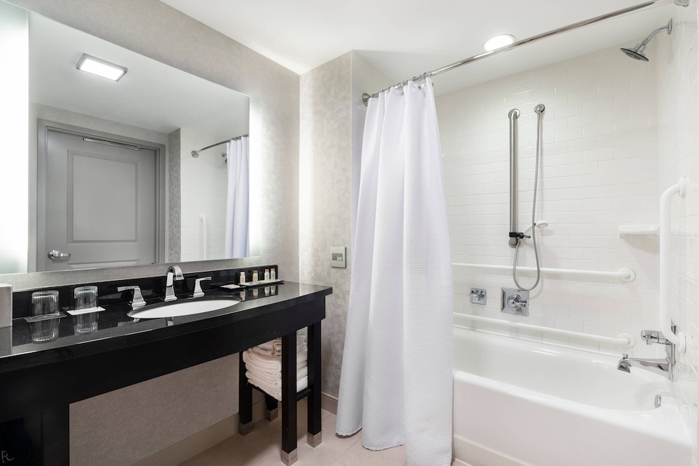 Renaissance Boston Patriot Place Hotel And Spa 13/59