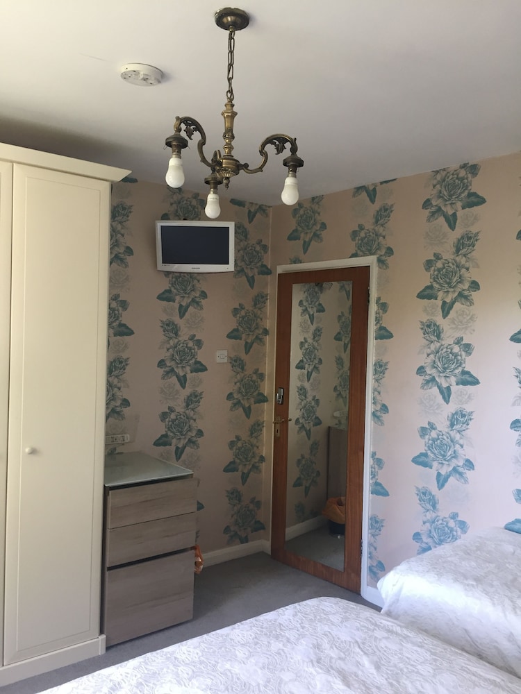 Edgware Bed and Breakfast 14/34