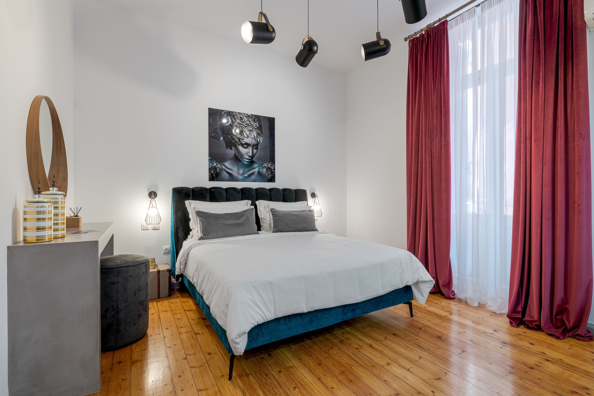 EXECUTIVE, SUITE
