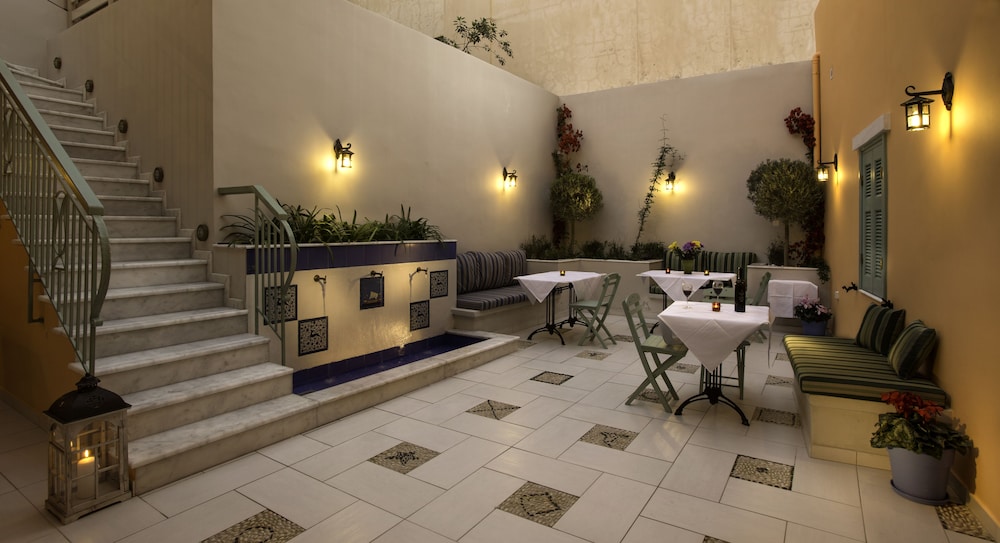 Efchi Suites 1904 18/39