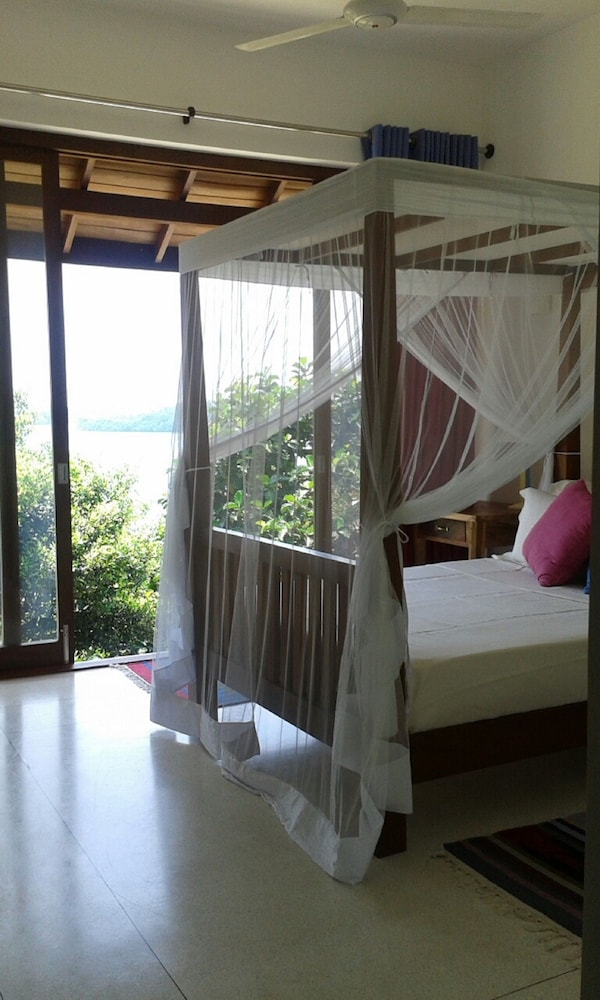 Sea Heart House On Koggala Lake 11/50