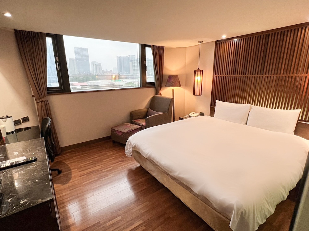 Superior, Queen Bed