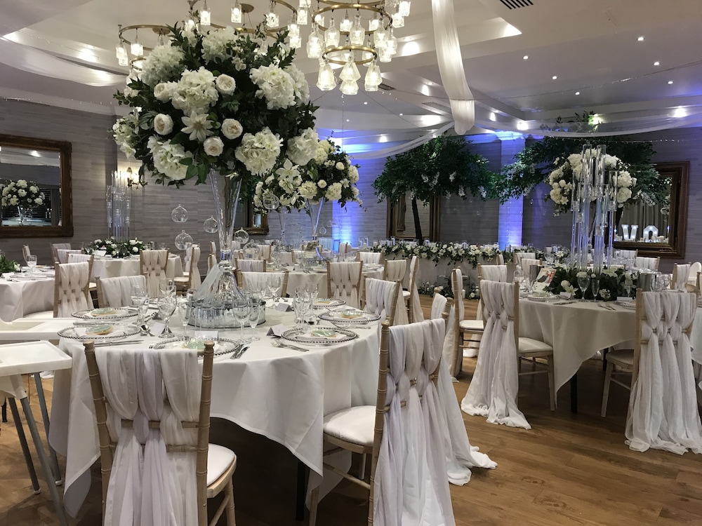 Brook Hall Hotel 48/66