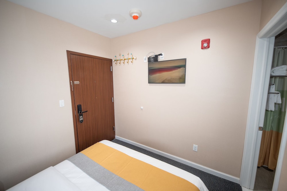 Flushing Garden Hotel 16/25