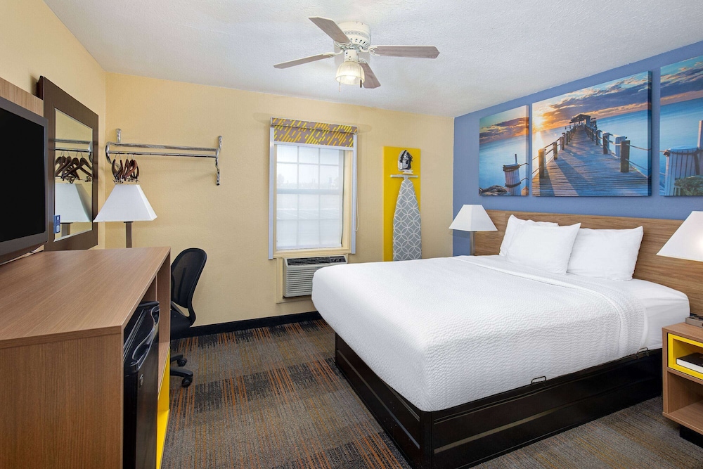 Days Inn by Wyndham Holladay 14/50