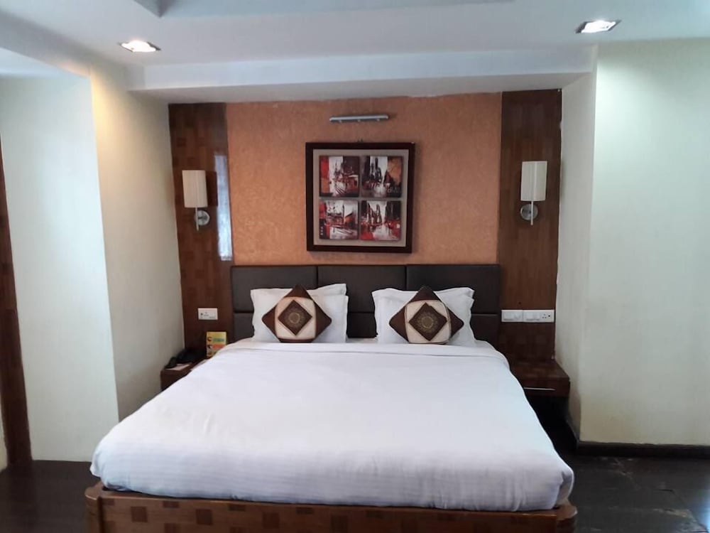 Hotel Raj Residency 9/35