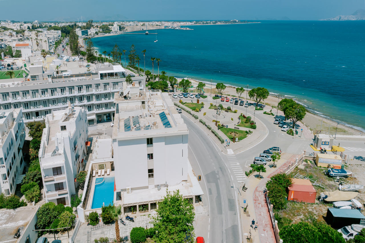 Zephyros Hotel 38/39