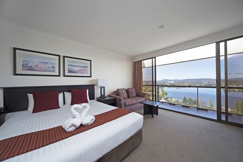 BreakFree Capital Tower Canberra 10/45