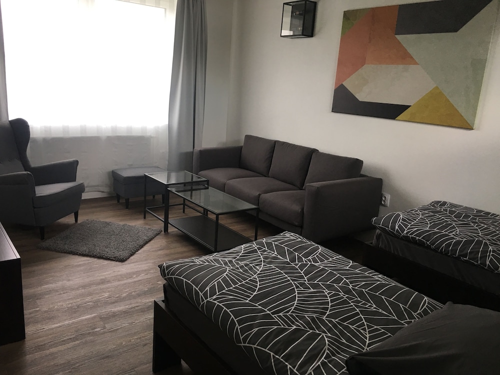 Hotel 63 23/38