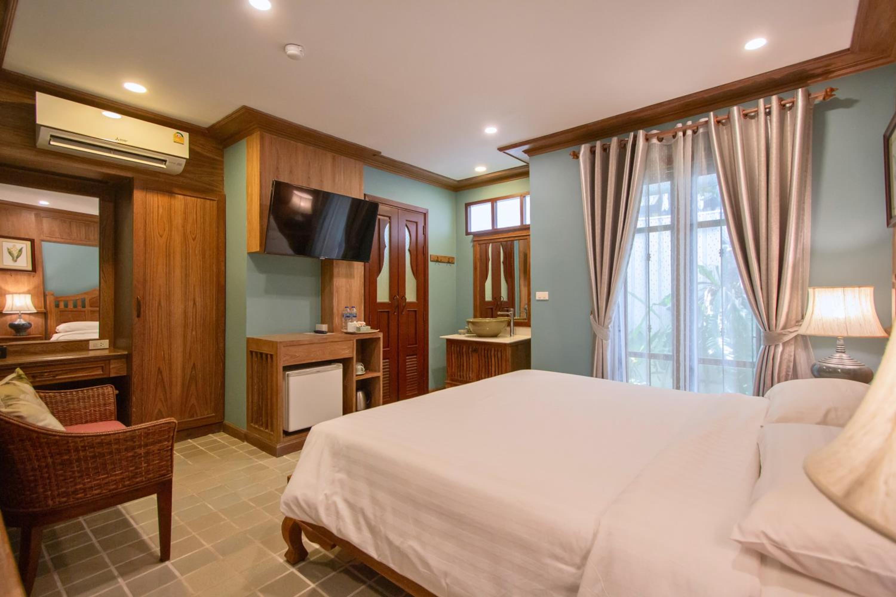 Superior, King Bed