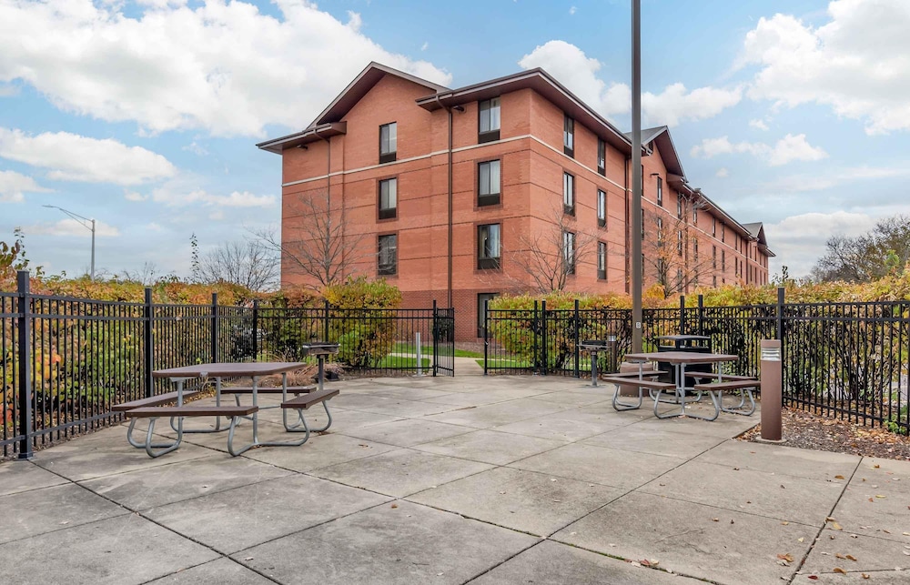 Extended Stay America Chicago Lombard Yorktown Center 49/53
