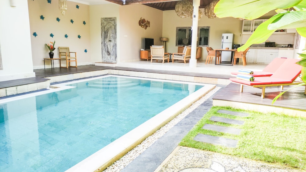 Seminyak Square Hotel 61/67