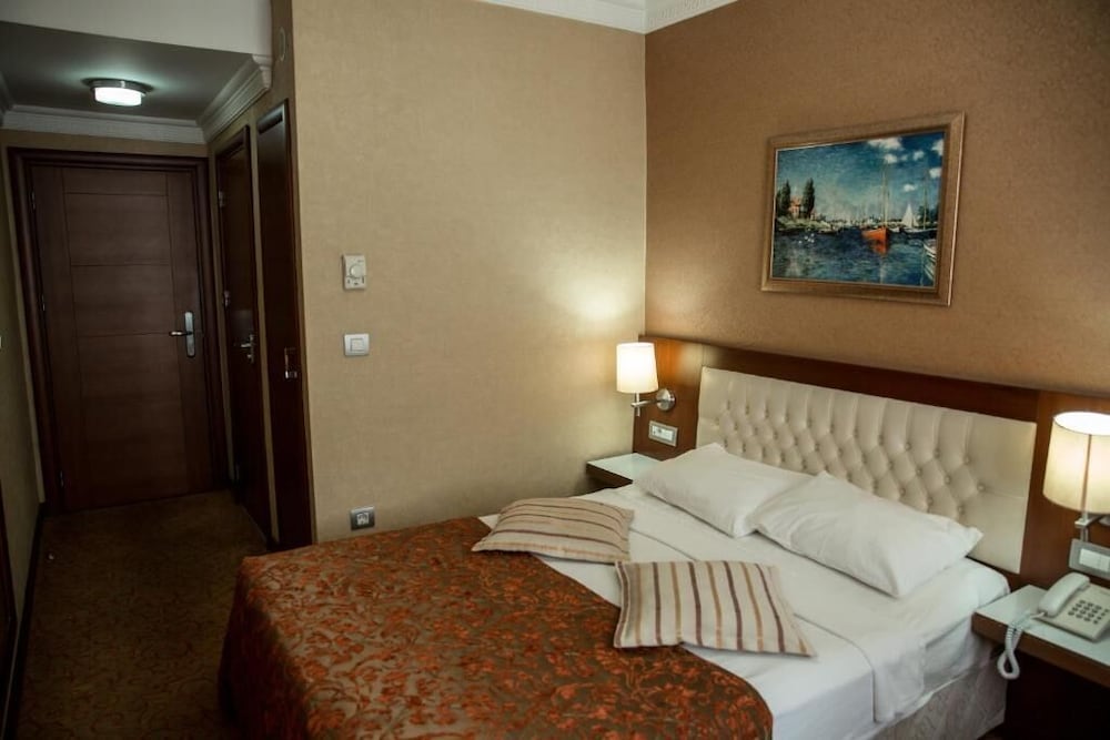Room, Queen Bed