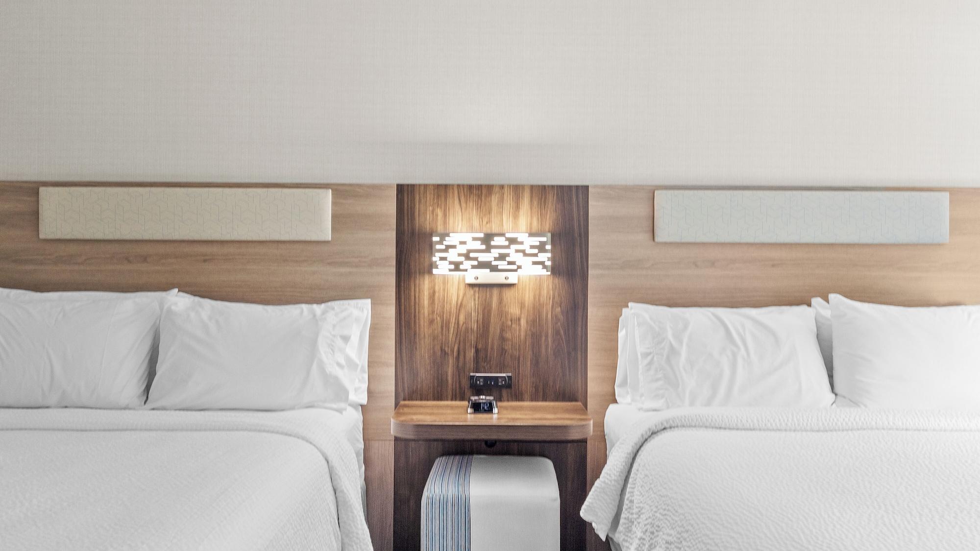Suite, Multiple Beds، Holiday Inn Express Hotel And Suites Manchester Airport 7/10