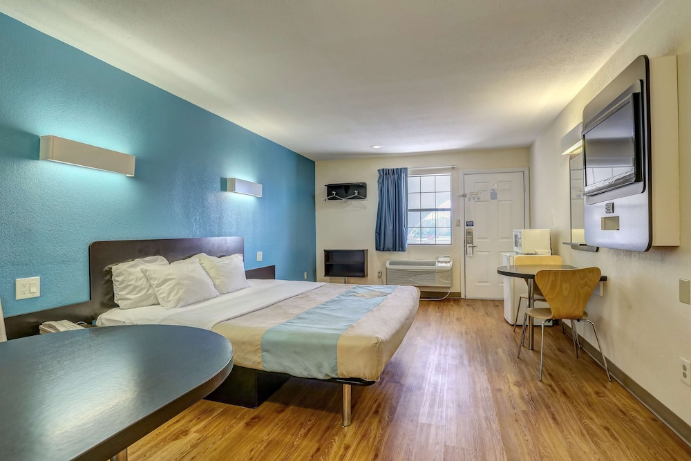 Motel6 Dickson, TN 44/59