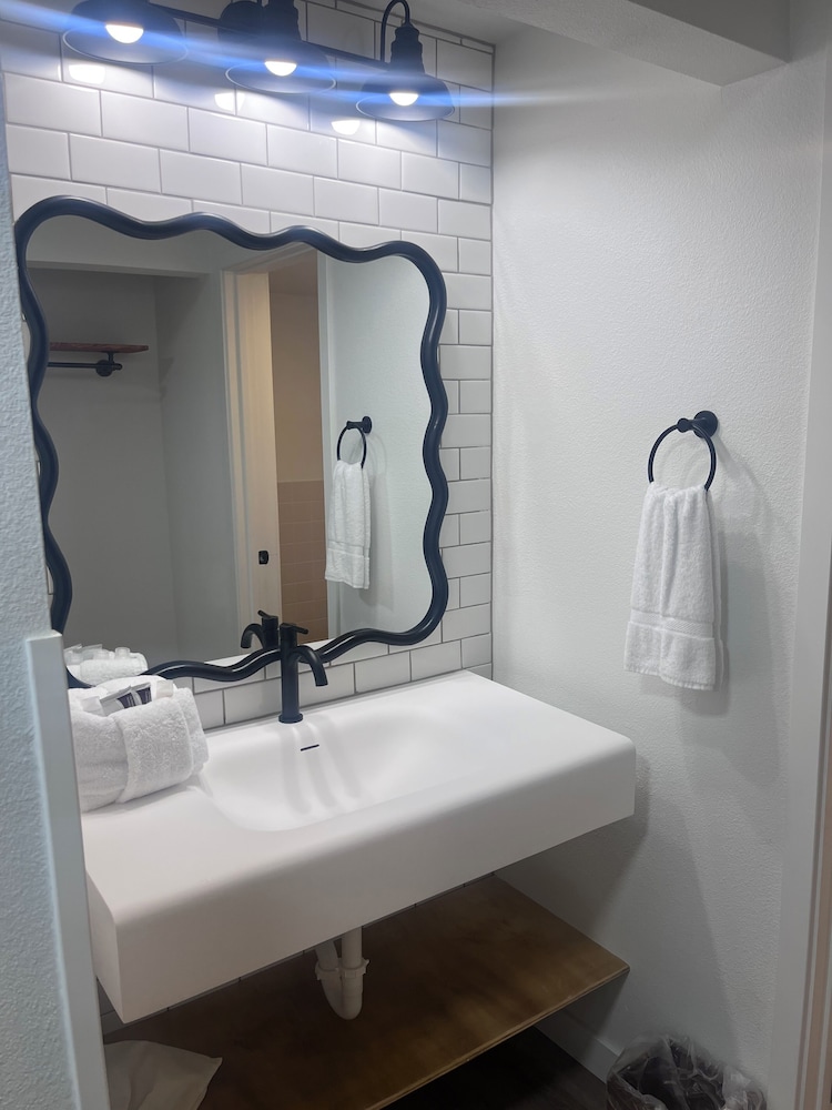 غرفة قياسية بسريرين كوين، King Oscar Motel 7/10