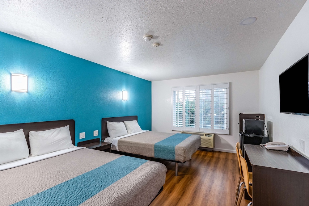 Room at Motel6 Fountain Valley, CA - Huntington Beach Area, FOUNTAIN VALLEY - CA