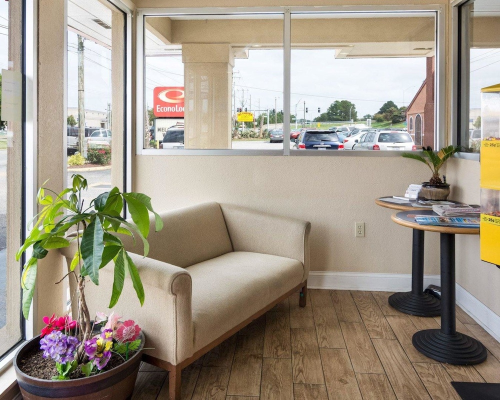 Econo Lodge Town Center 25/32