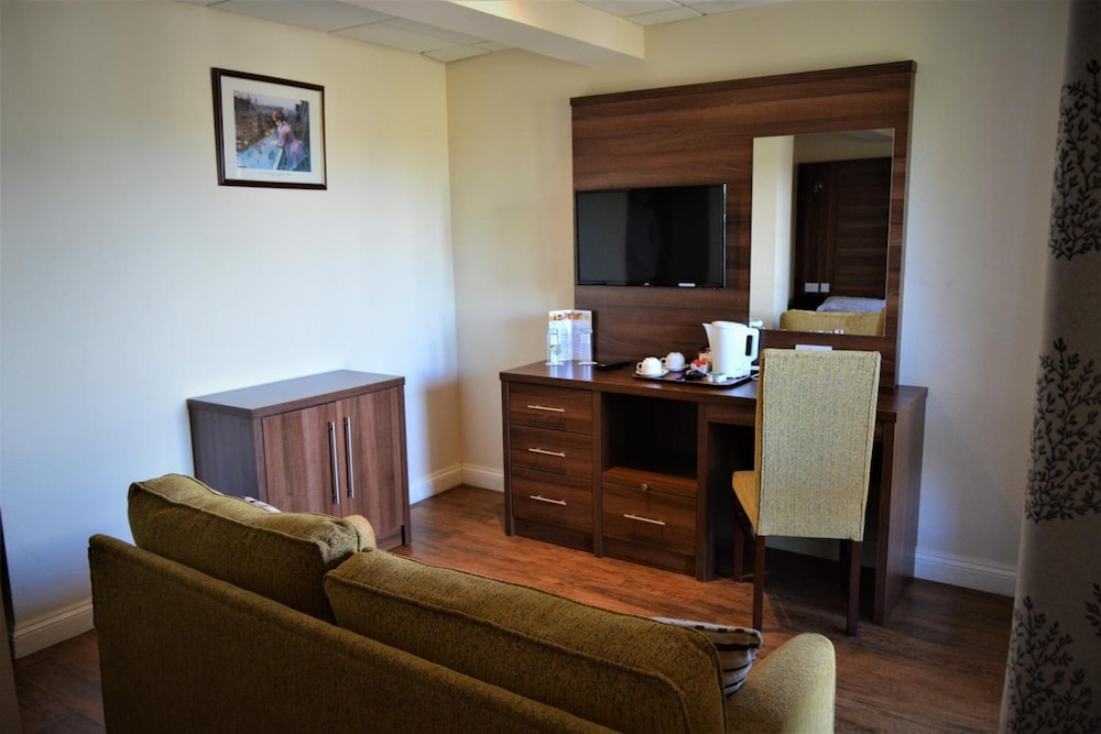 Oliver Cromwell Hotel 26/50