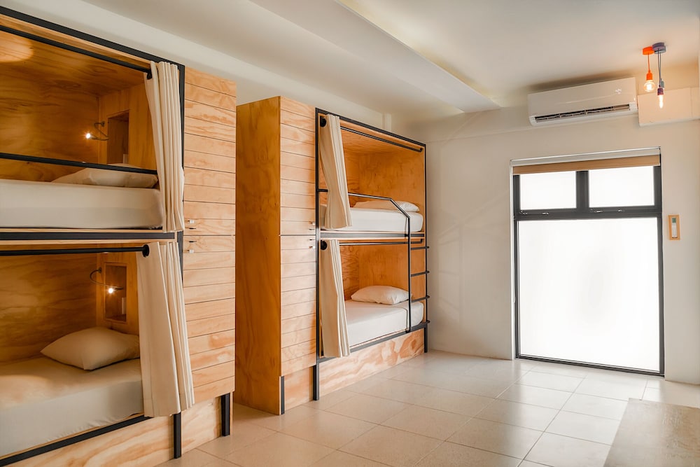 Nomads Hotel Hostel And Bar 53/55
