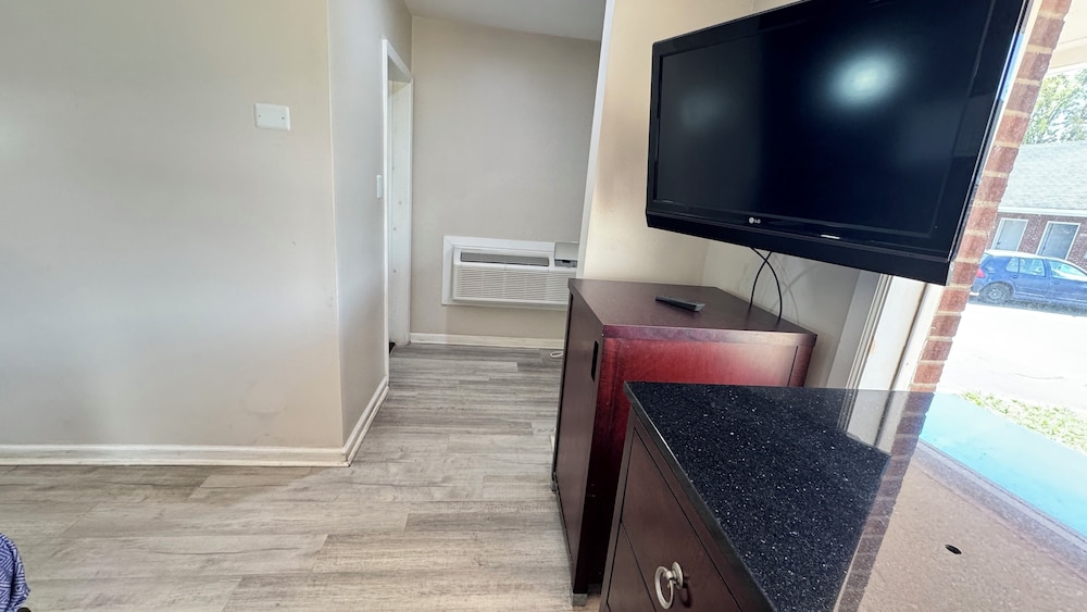 Economy 7 Inn Hampton W Pembroke 47/64