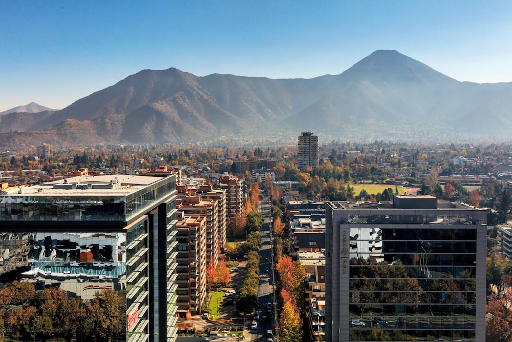 Courtyard Santiago Las Condes 15/55