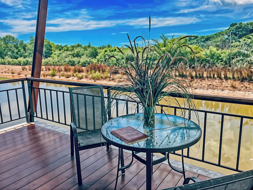 Amantra Lake View 64/72
