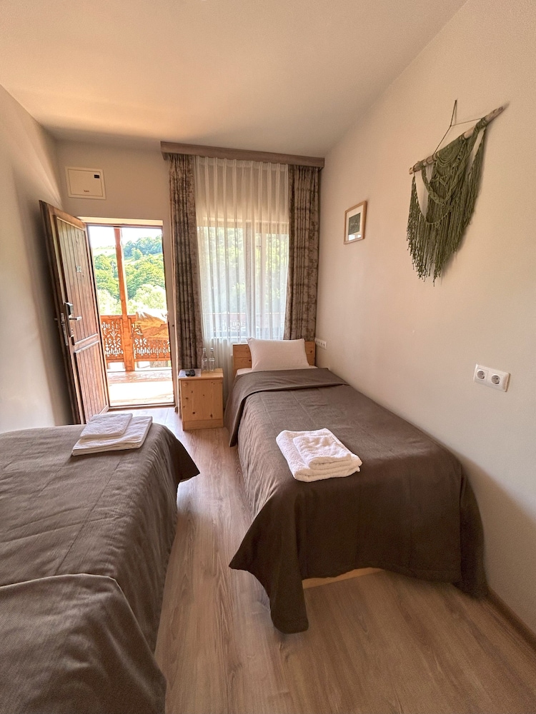 Economy, Twin Beds