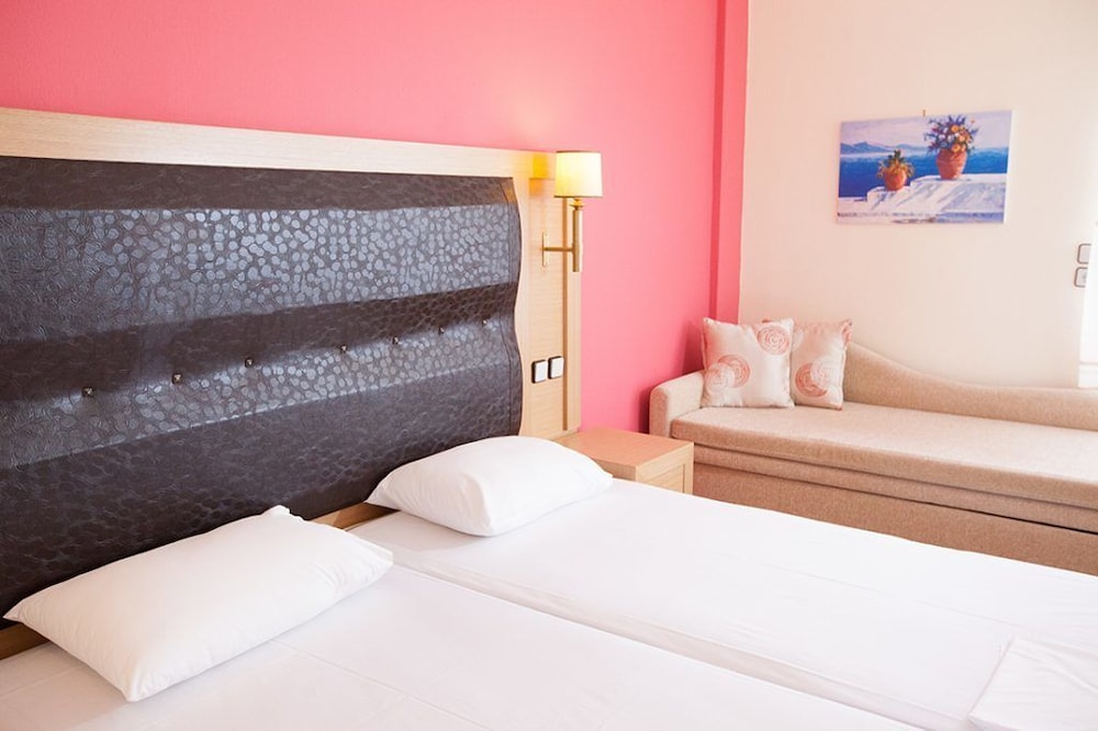 Kanali Hotel 7/48