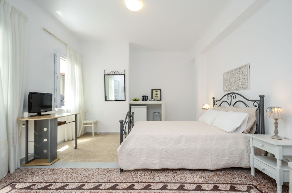 Naxos Center Houses 20/50