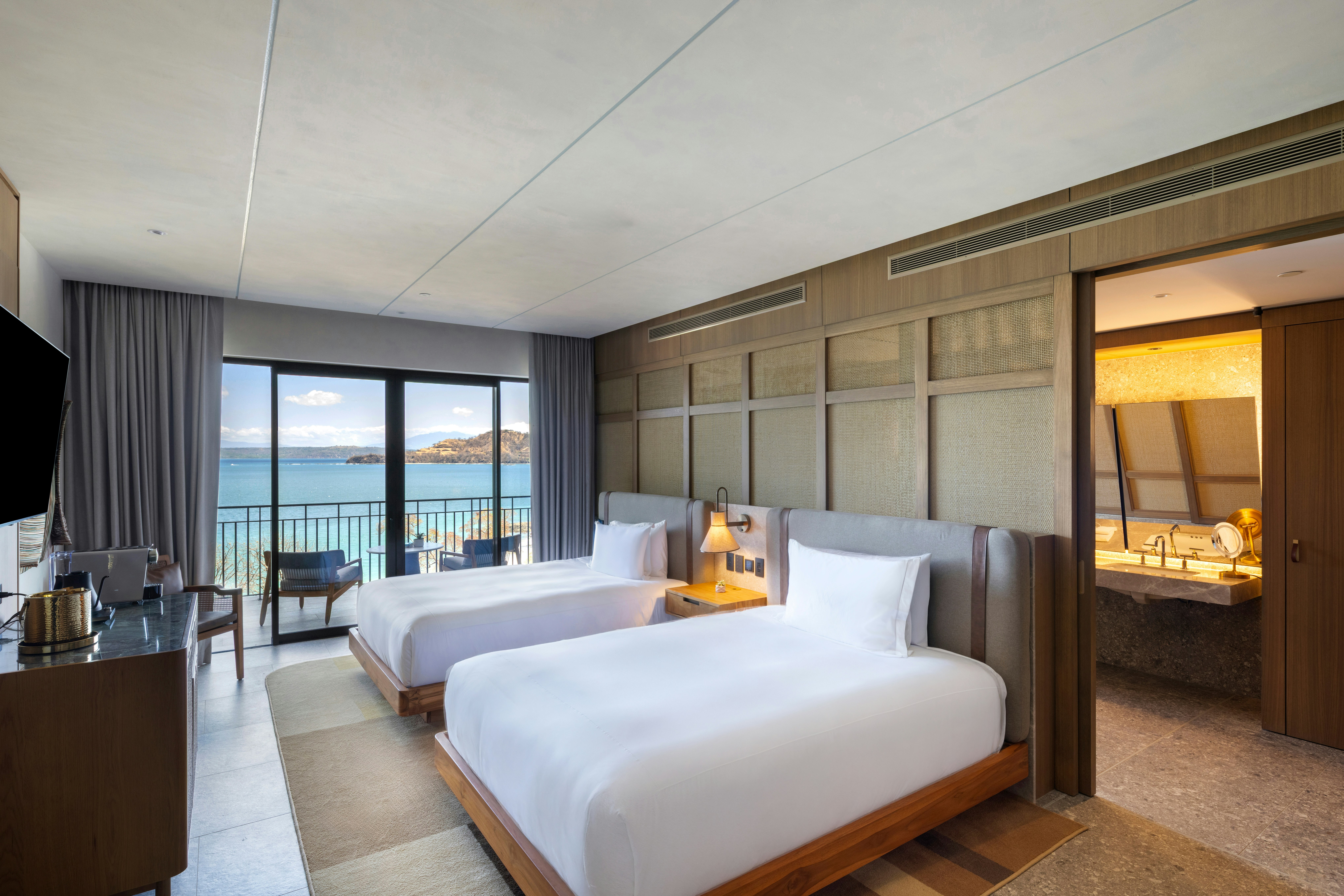 Ocean, 2 Queen Beds, Accessible
