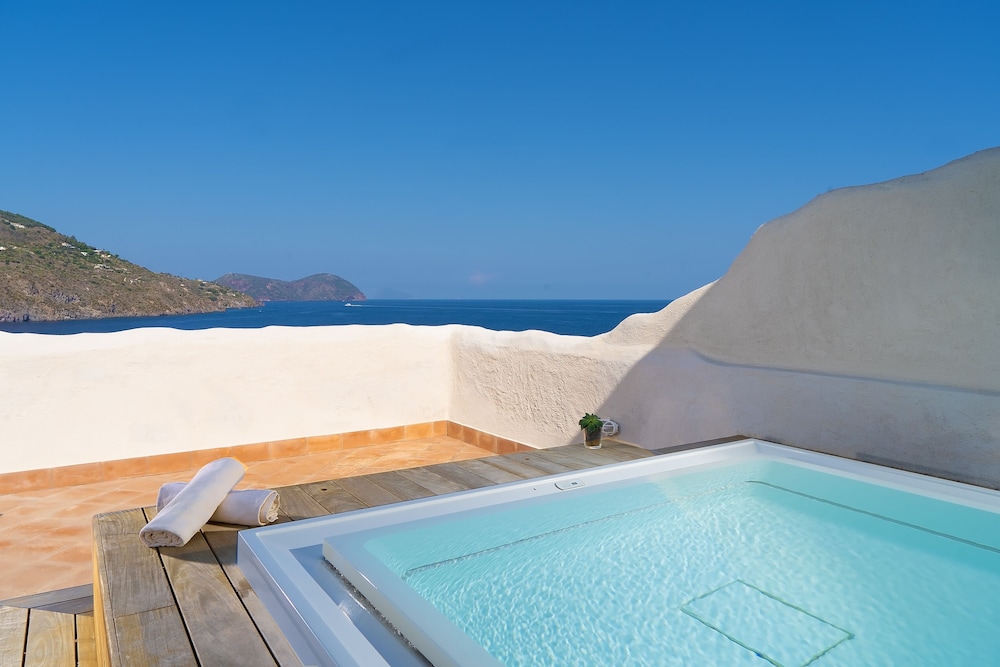 Therasia Resort Sea And Spa 12/100