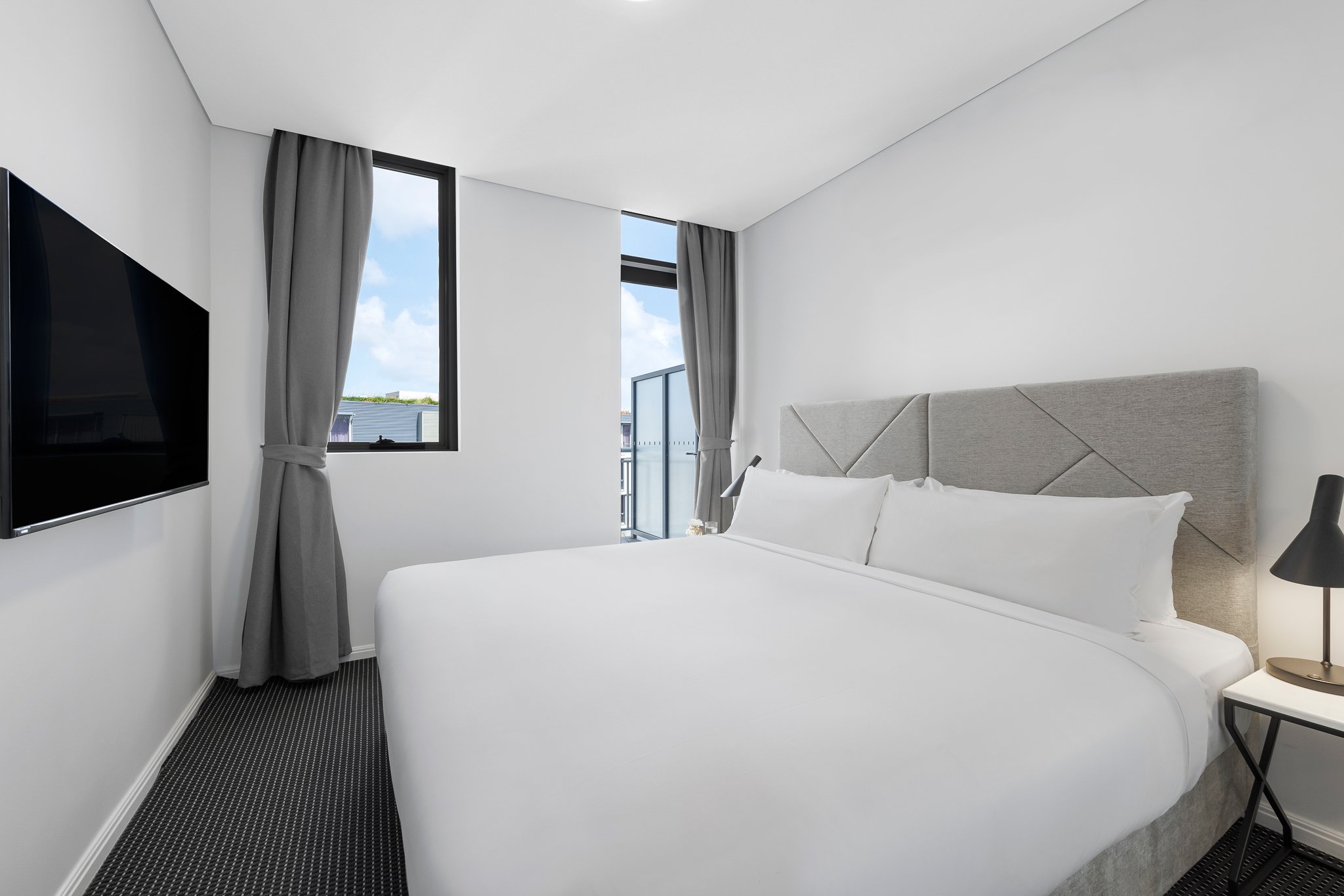 Meriton Suites Zetland 8/22