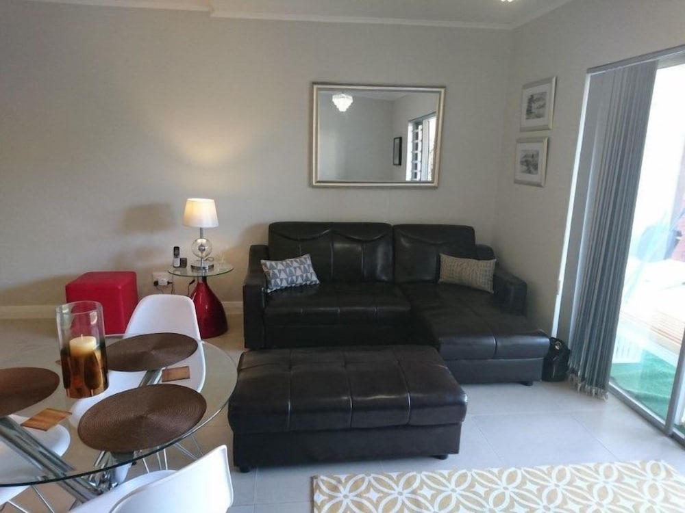 Century City Boutique Apartments 27/50