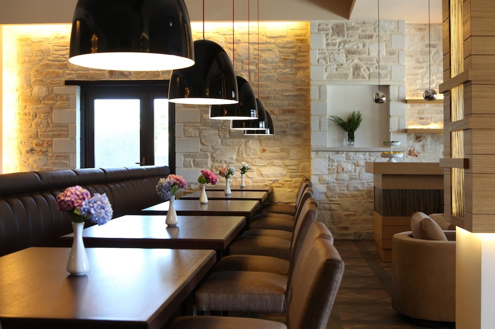 Theta Hotel 20/36