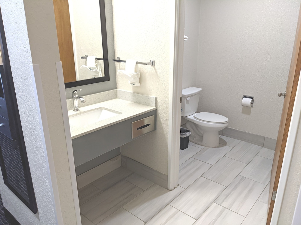 Quality Inn & Suites South San Jose / Morgan Hill 38/42