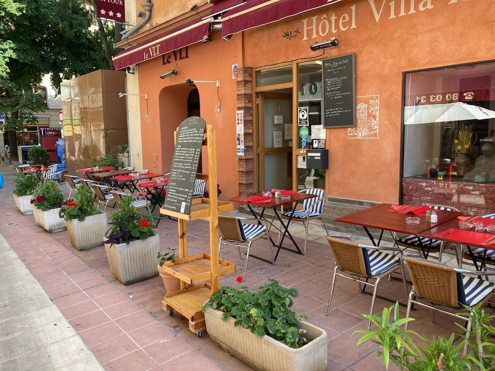 VILLA LA TOUR 8/76