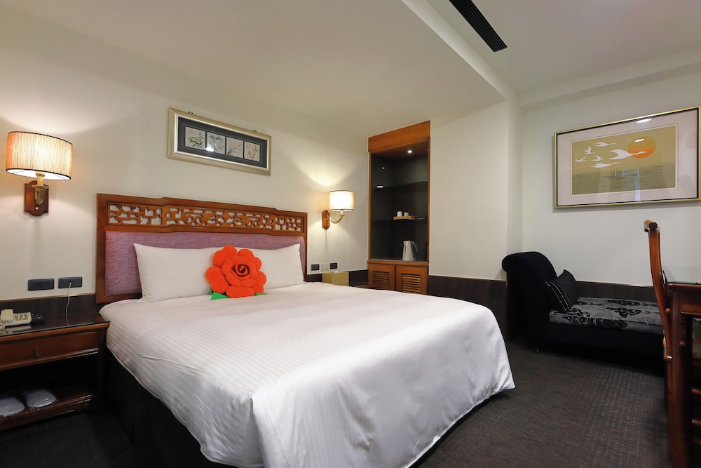 Han She Hotel 30/75