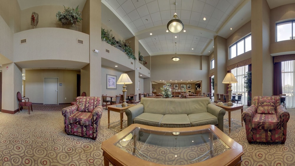 Hampton Inn & Suites West Bend 33/48