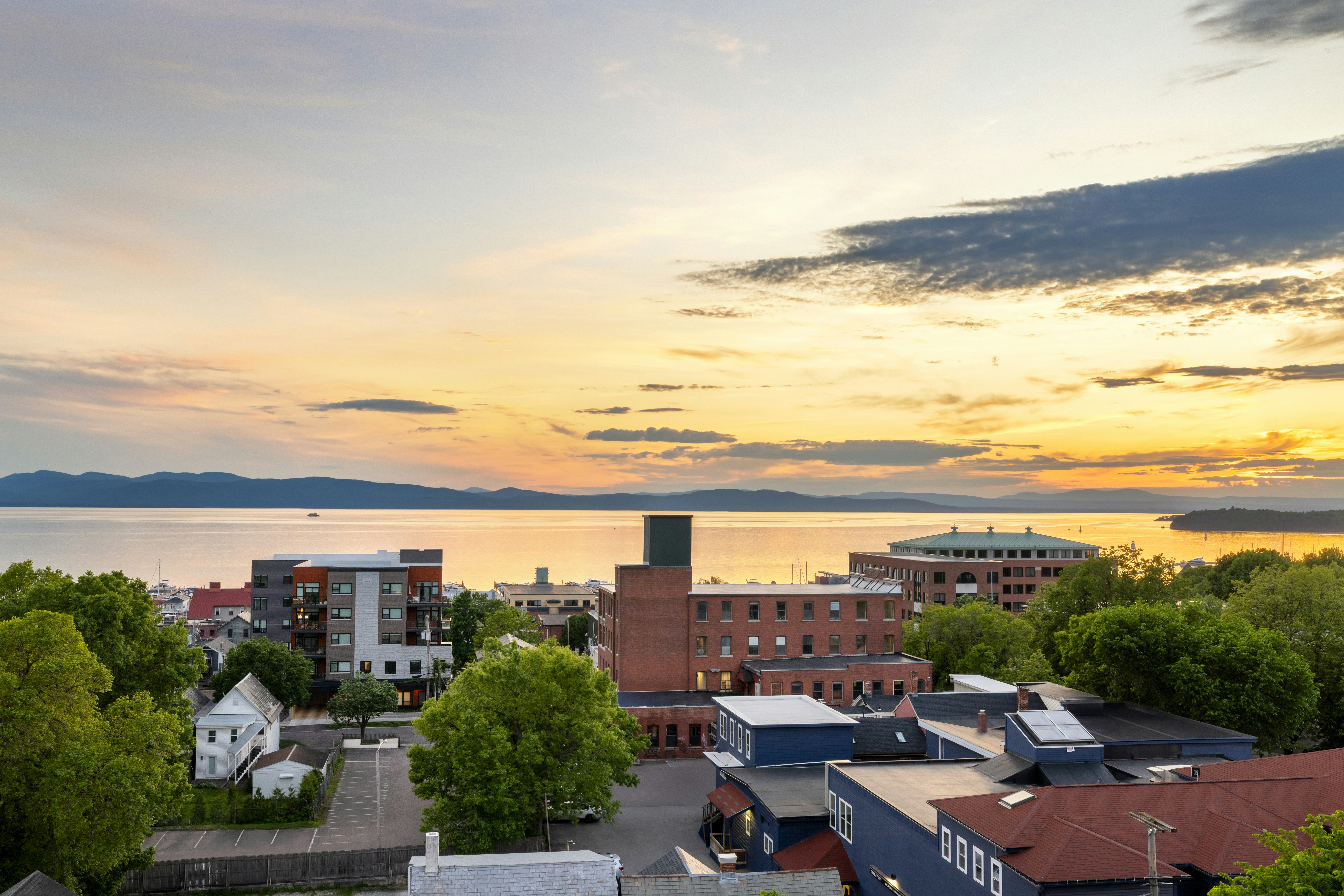 Hilton Garden Inn Burlington Downtown 70/73