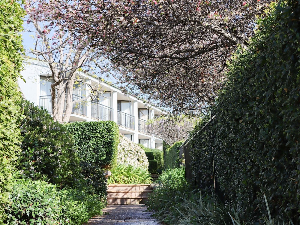 Mercure Hunter Valley Gardens 68/72