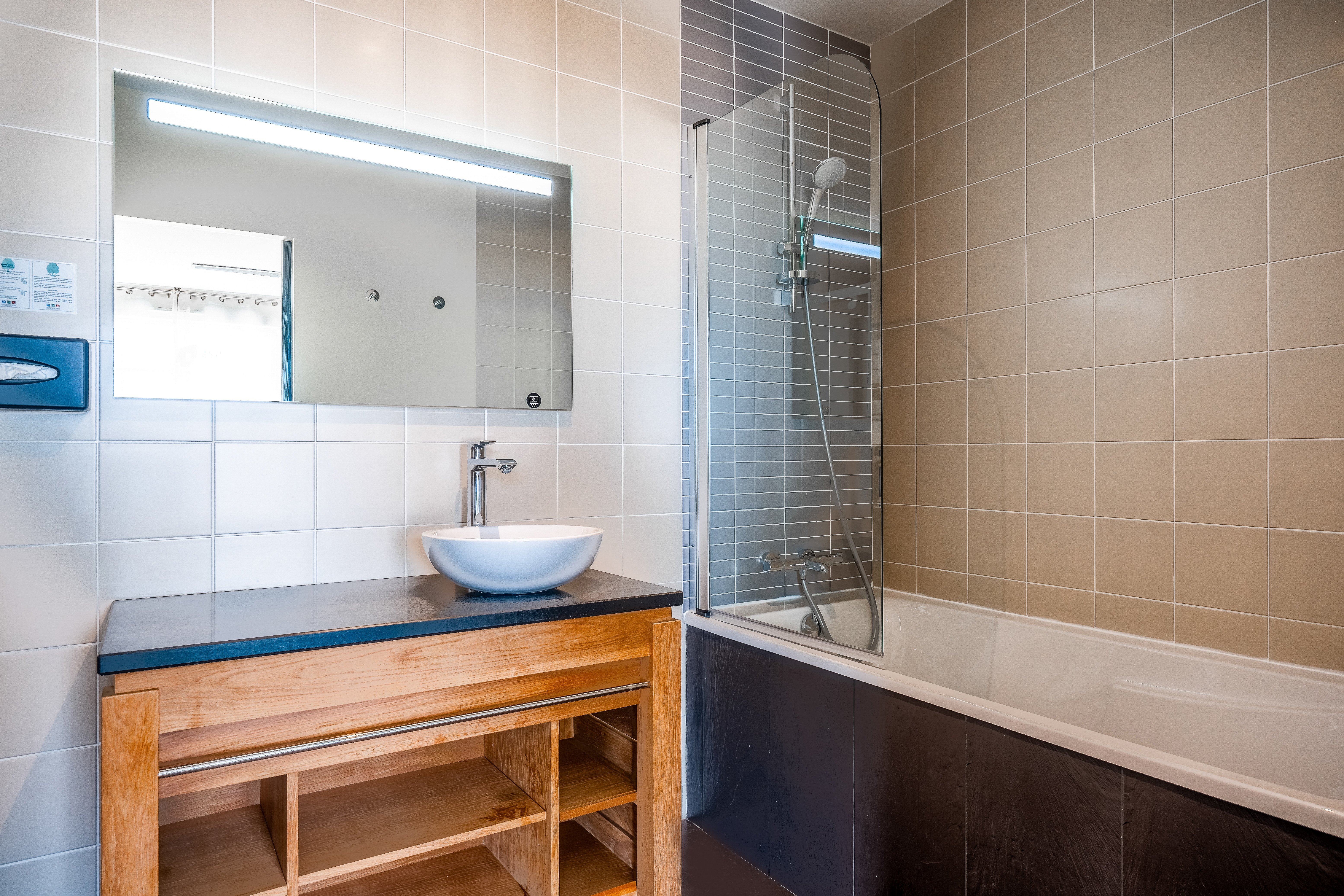 CLARION COLLECTION HOTEL LES FLOTS 26/27