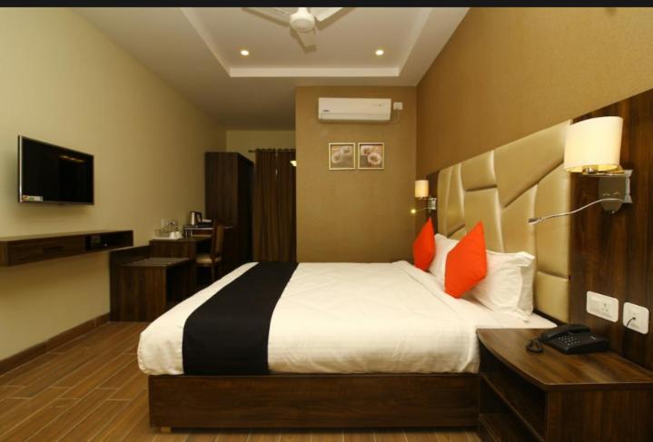 Hotel Sindhura Grand 7/12