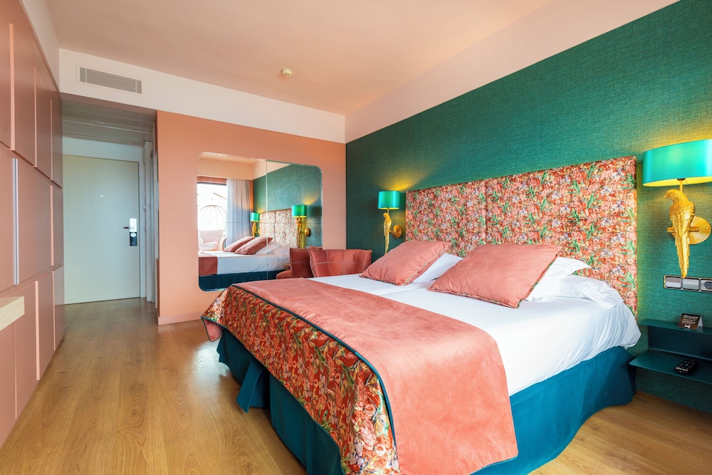 غرفة سوبيريور ثلاثية بإطلالة على البحر، NYX Hotel Ibiza - Adults Only 6/8