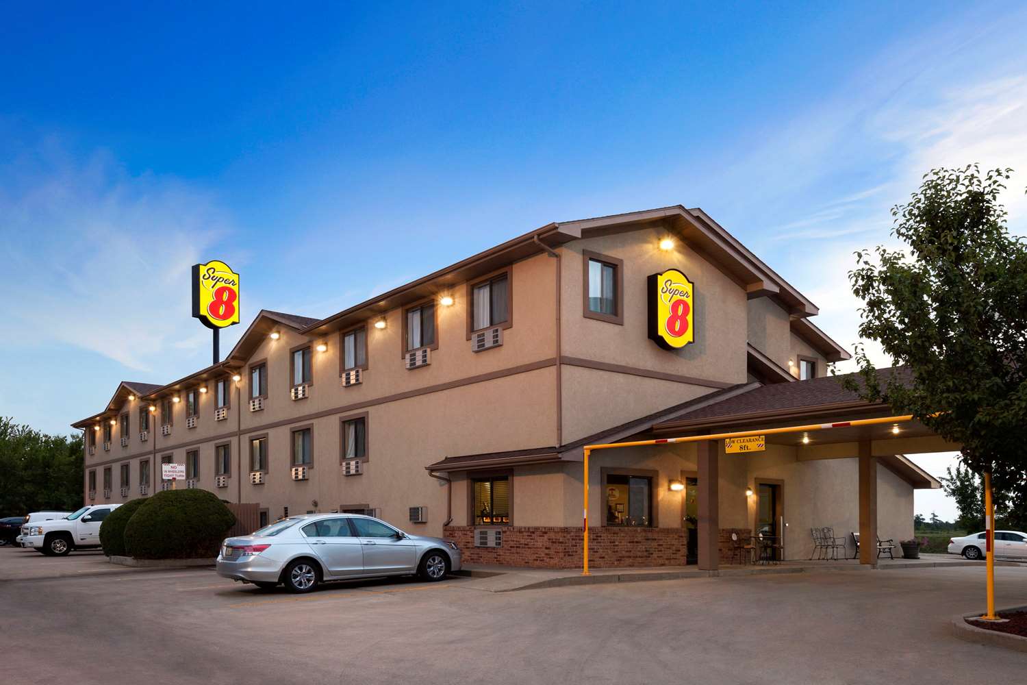 Super 8 by Wyndham Macon 14/16